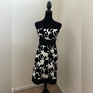 White House Black Market Black and White Strapless Cocktail Dress Size 0 Velvet